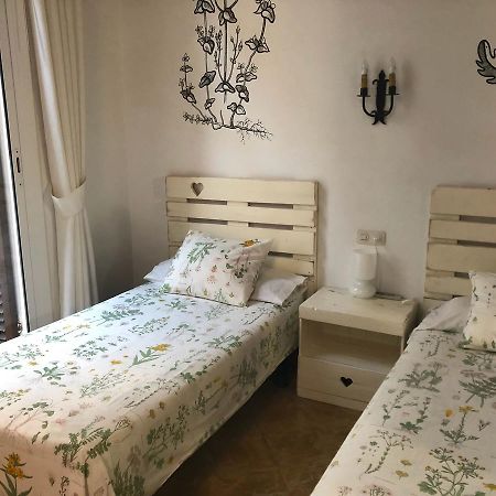 Hostal Parellades Sitges Dış mekan fotoğraf