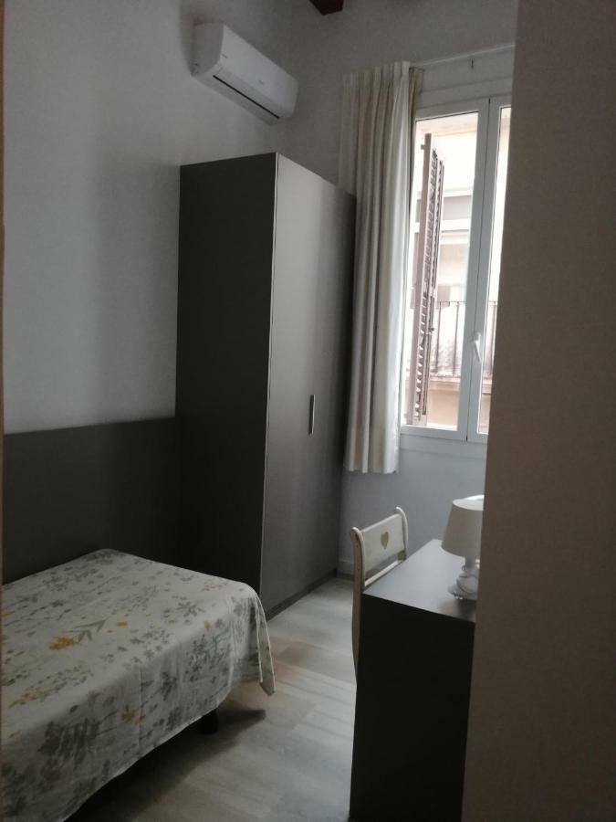 Hostal Parellades Sitges Dış mekan fotoğraf