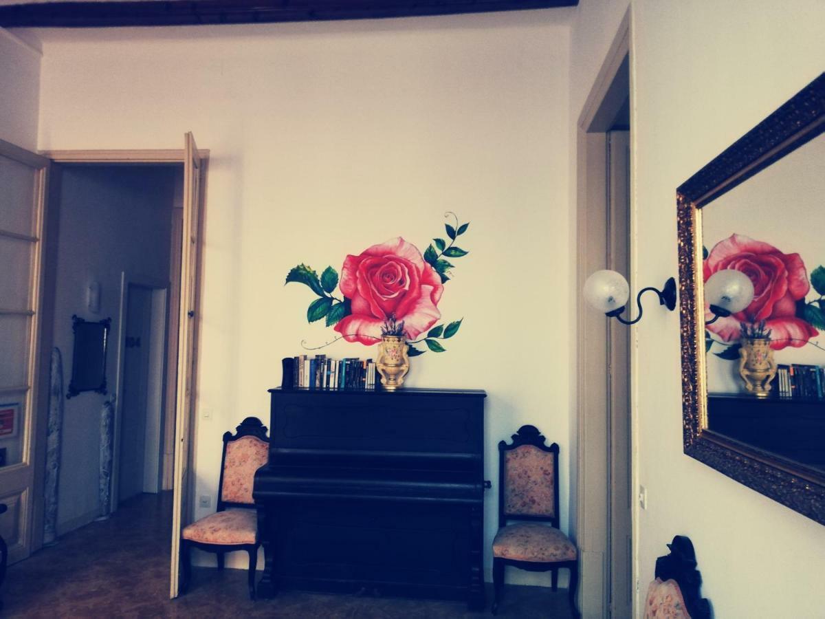 Hostal Parellades Sitges Dış mekan fotoğraf